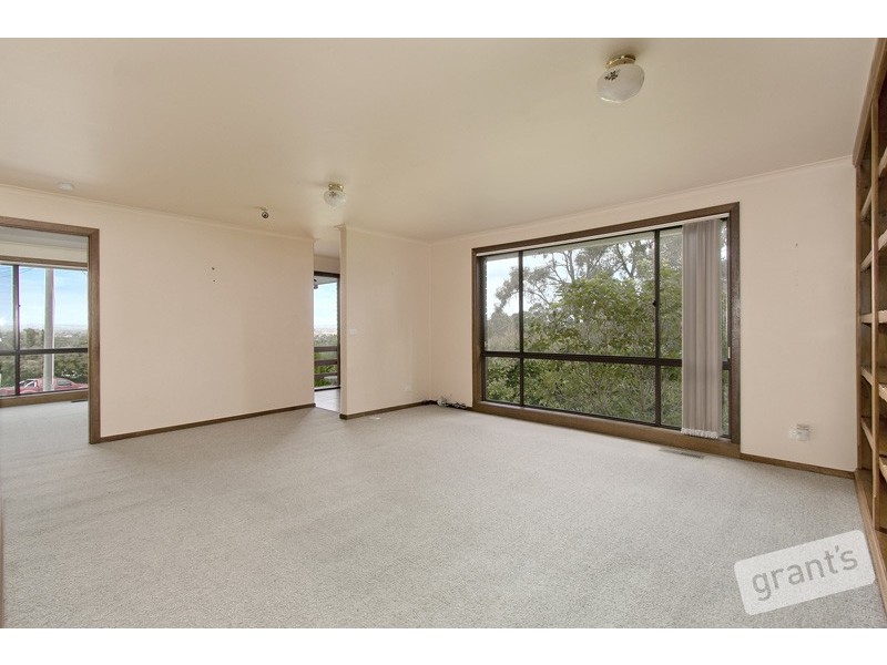 8 Mansell Court, Garfield VIC 3814