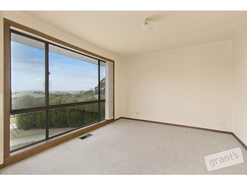 8 Mansell Court, Garfield VIC 3814