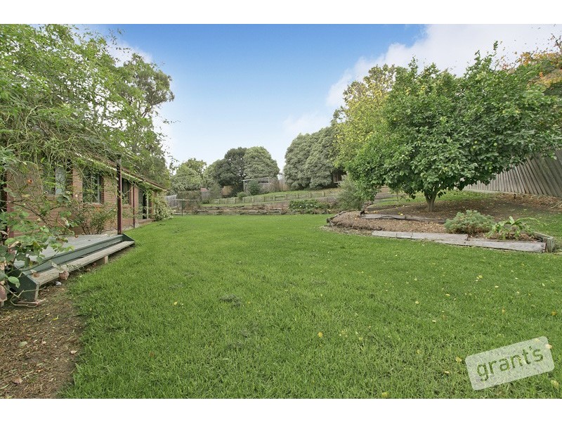 8 Mansell Court, Garfield VIC 3814