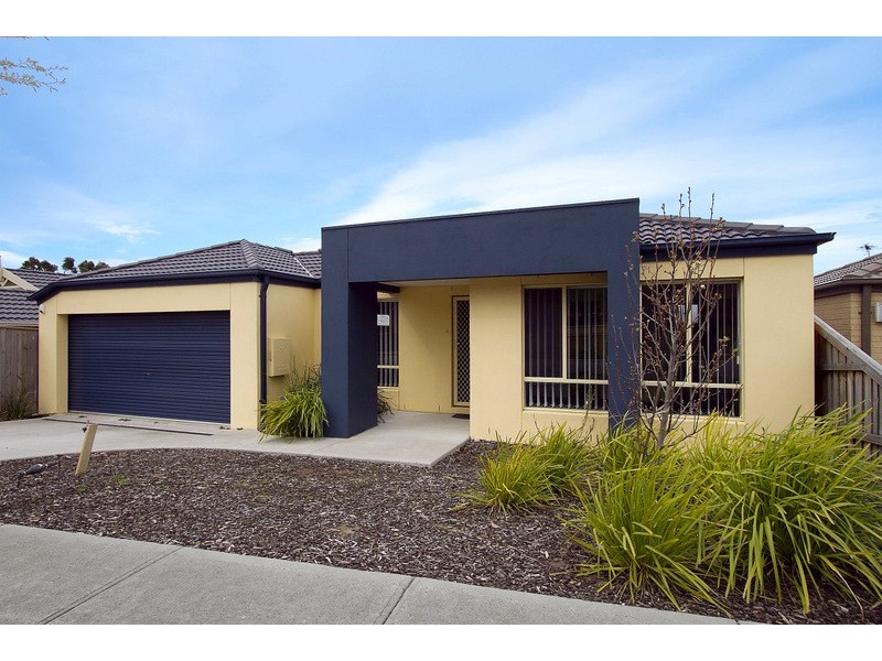 32 Tipperary Circuit, Pakenham VIC 3810