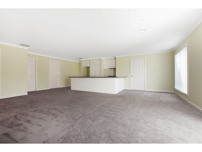 32 Tipperary Circuit, Pakenham VIC 3810