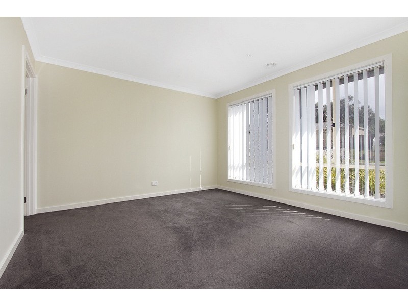 32 Tipperary Circuit, Pakenham VIC 3810