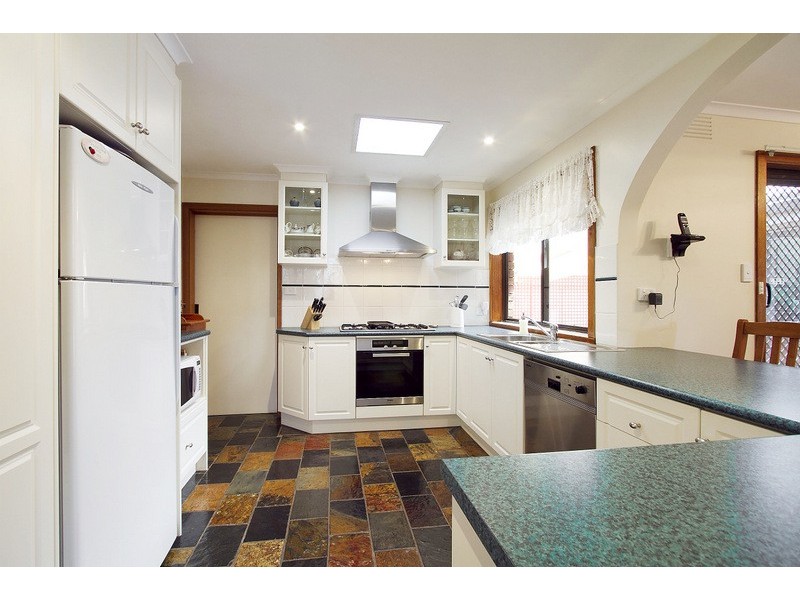 2 Hamilton Close, Endeavour Hills VIC 3802