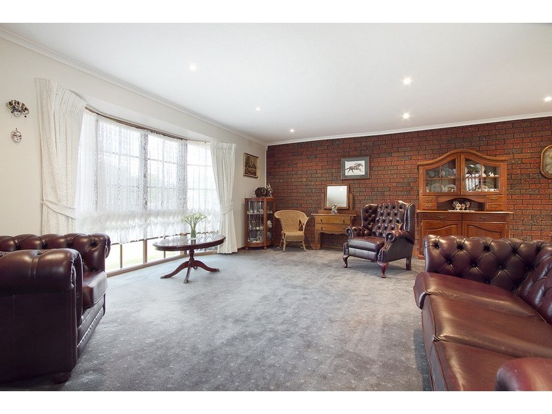 2 Hamilton Close, Endeavour Hills VIC 3802