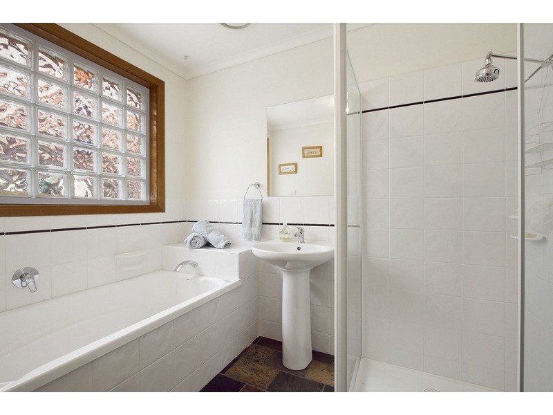 2 Hamilton Close, Endeavour Hills VIC 3802