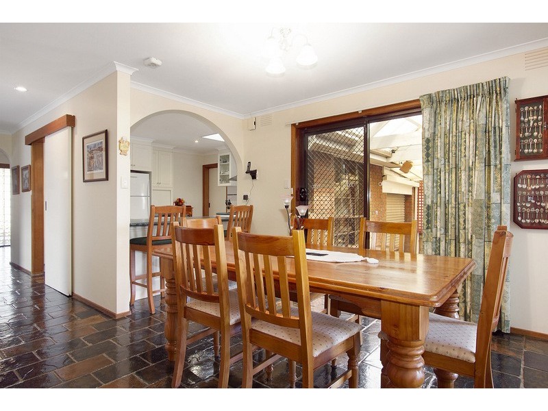 2 Hamilton Close, Endeavour Hills VIC 3802