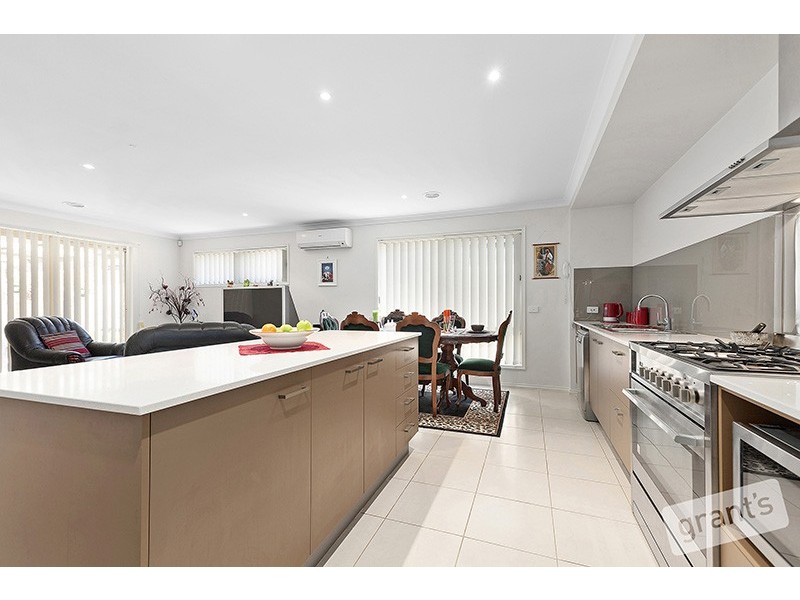 24 Olive Grove, Officer VIC 3809