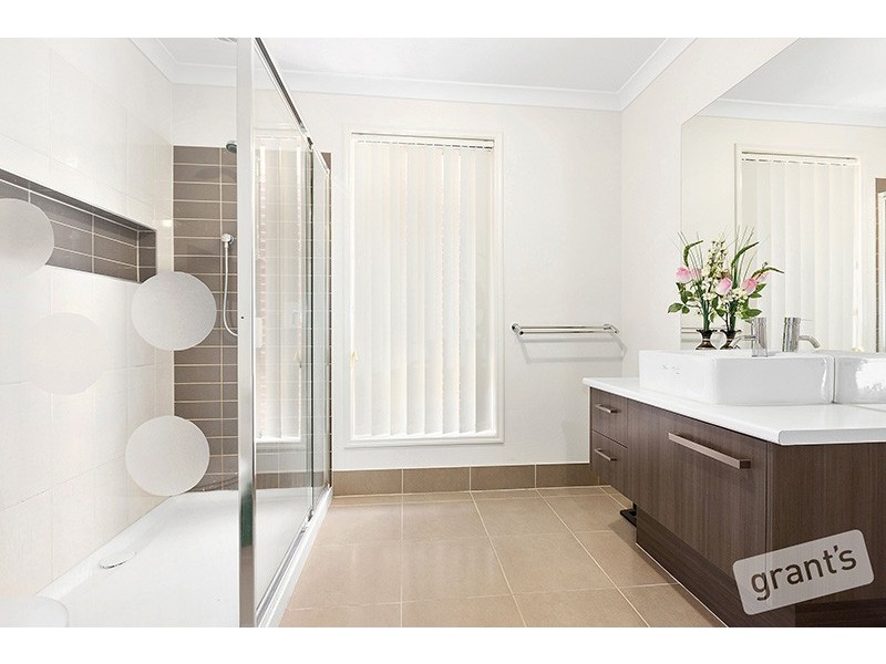 24 Olive Grove, Officer VIC 3809