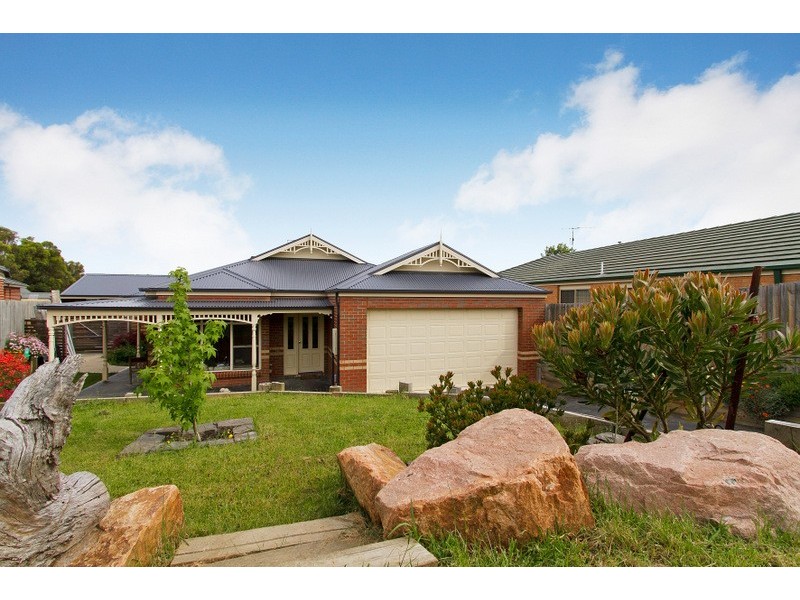 16 Briarwood Close, Garfield VIC 3814