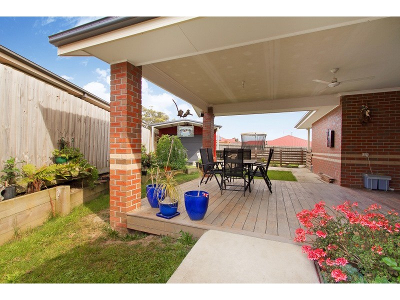 16 Briarwood Close, Garfield VIC 3814