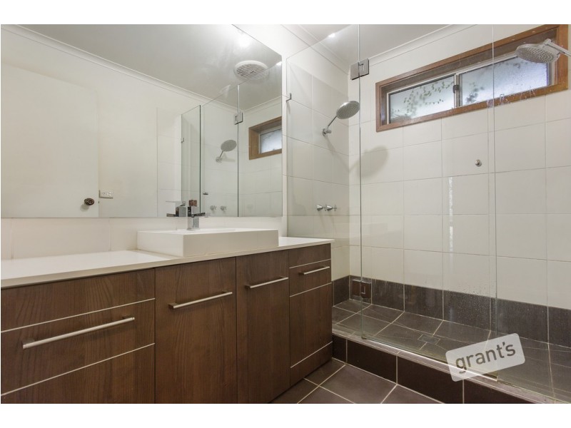 1 Queens Court, Berwick VIC 3806