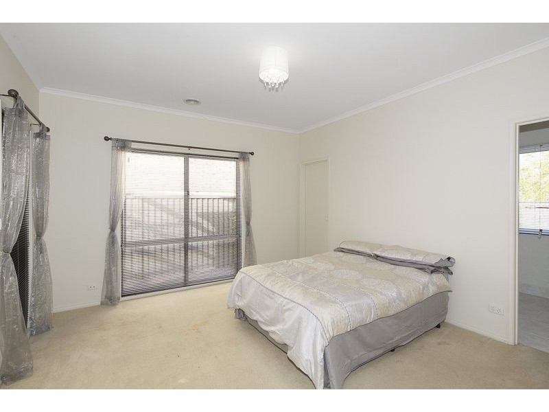 9 Cormorant Pde, Pakenham VIC 3810