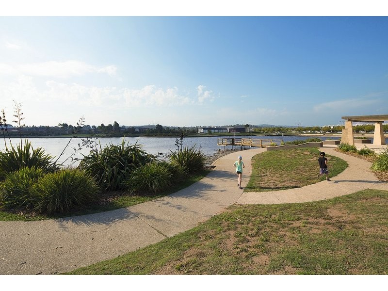 9 Cormorant Pde, Pakenham VIC 3810