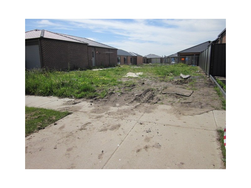 Lot 637 Tawleed Ride, Clyde North VIC 3978