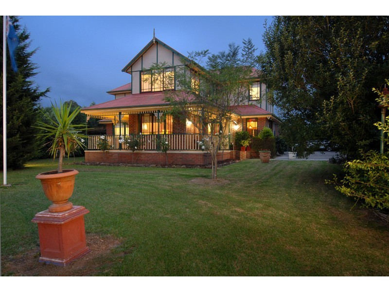 4 Meeking Drive, Pakenham VIC 3810