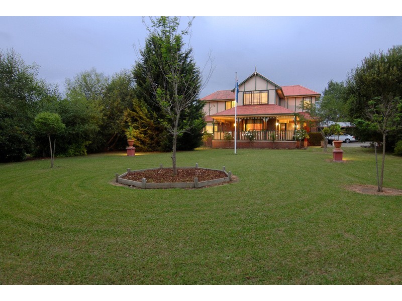 4 Meeking Drive, Pakenham VIC 3810