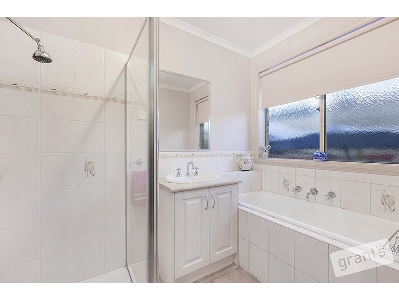 11 Sir Phillip Court, Pakenham VIC 3810