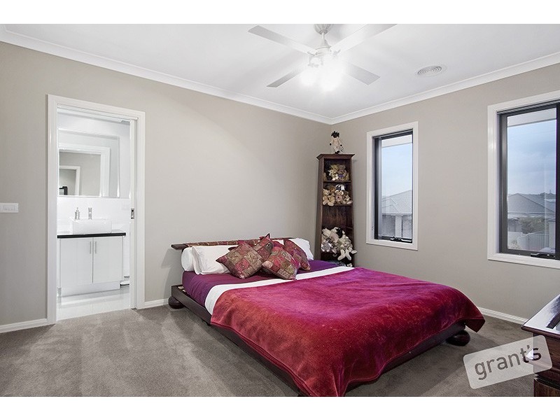 28 Ibis Close, Pakenham VIC 3810