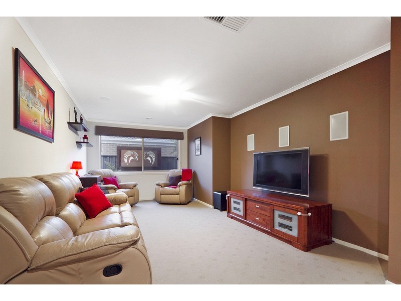 21 Lucerne Circuit, Pakenham VIC 3810