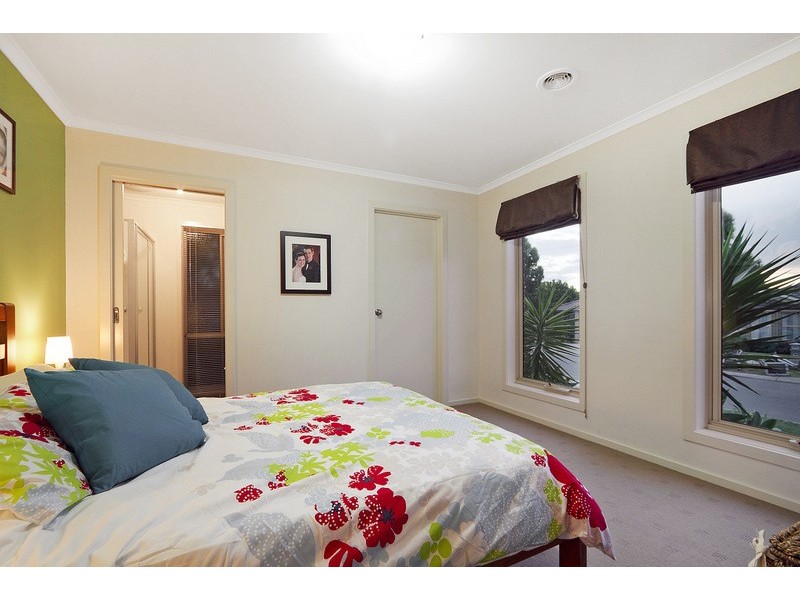 21 Lucerne Circuit, Pakenham VIC 3810