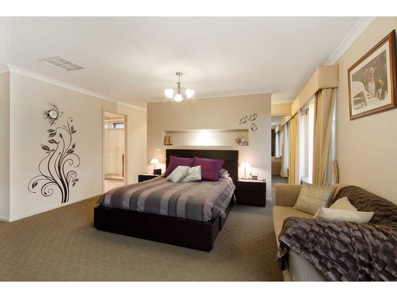 51 Chirnside Road, Berwick VIC 3806