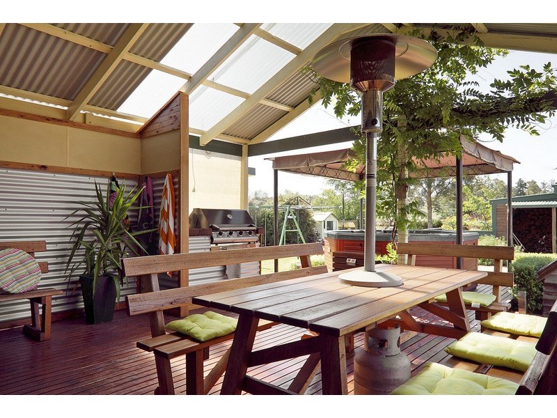 21 Railway Avenue, Bunyip VIC 3815