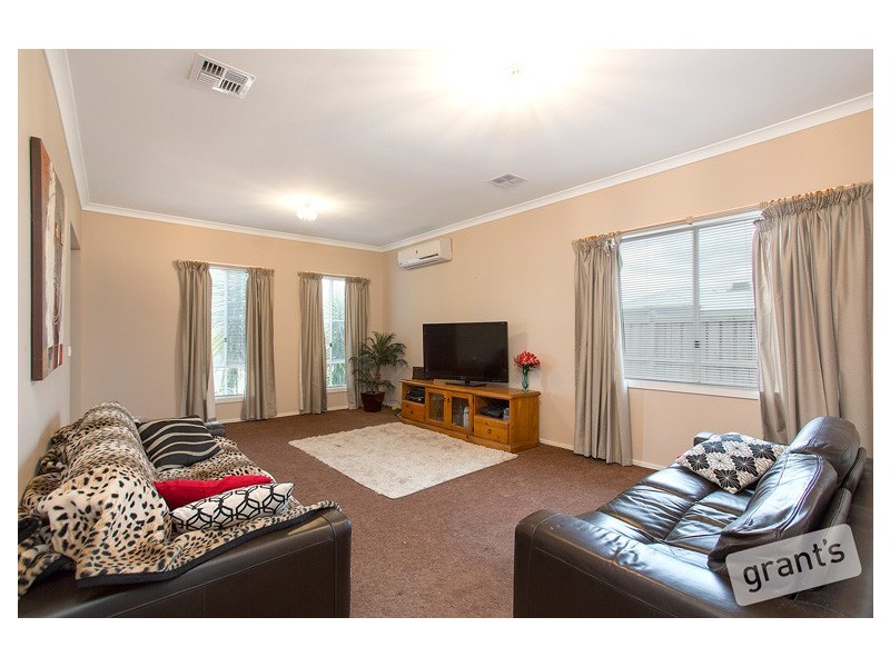 10 Maor Drive, Pakenham VIC 3810