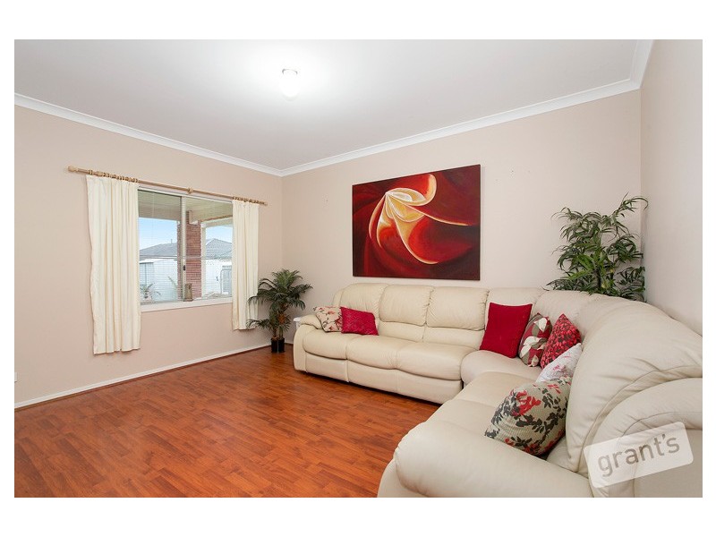 10 Maor Drive, Pakenham VIC 3810