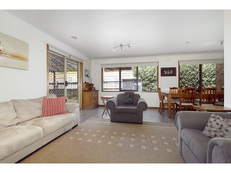 24 Broadwalk Grove, Endeavour Hills VIC 3802