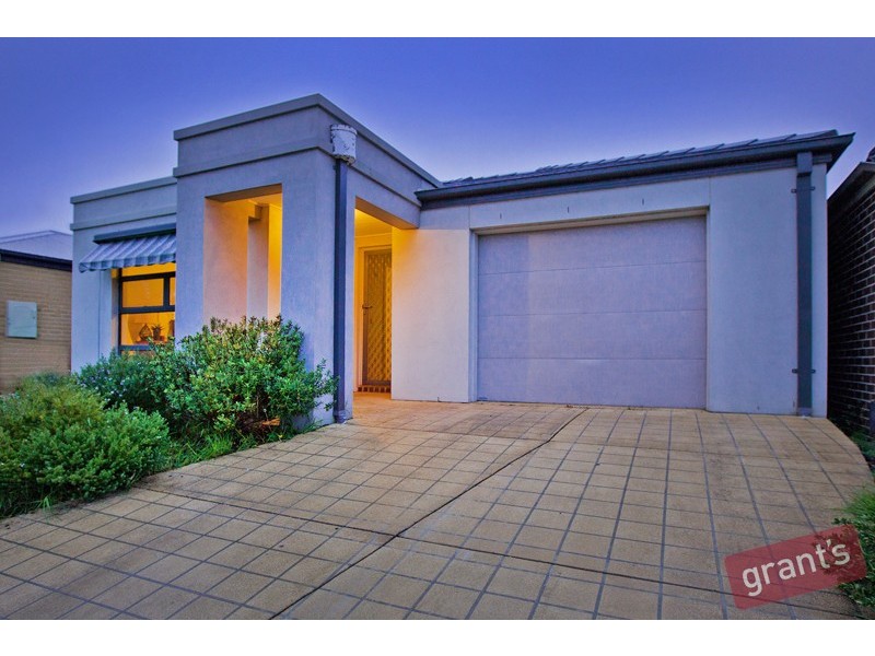 6 Tangelo Terrace, Pakenham VIC 3810