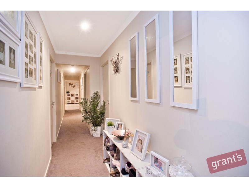 6 Tangelo Terrace, Pakenham VIC 3810