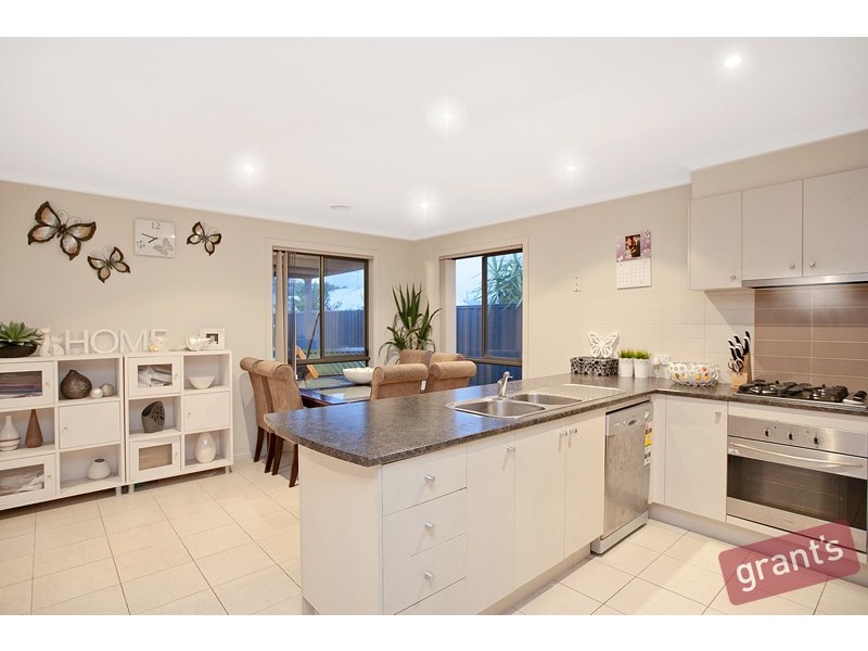 6 Tangelo Terrace, Pakenham VIC 3810