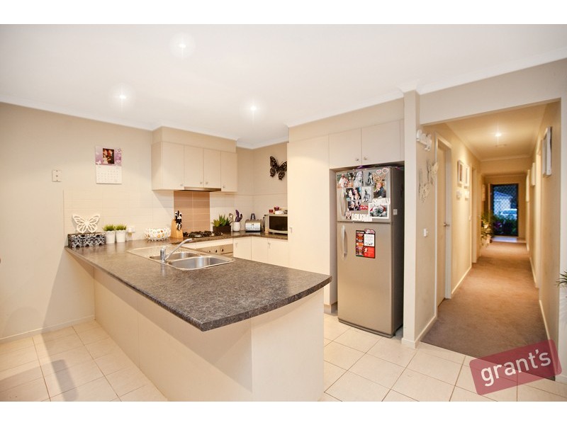 6 Tangelo Terrace, Pakenham VIC 3810