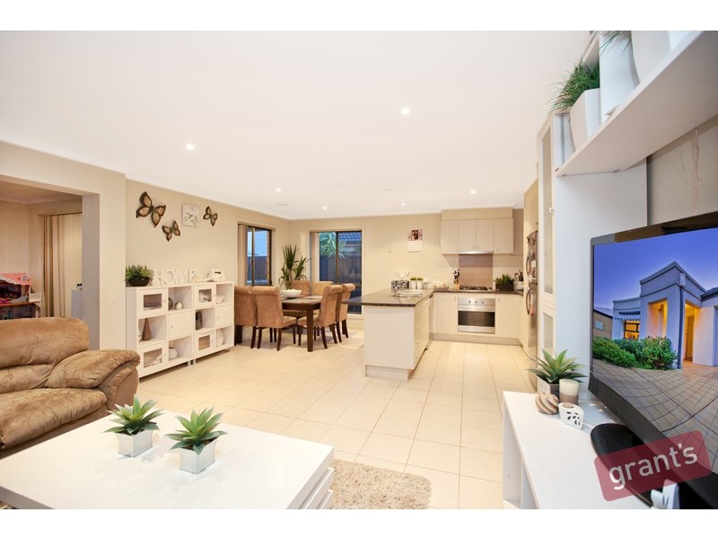 6 Tangelo Terrace, Pakenham VIC 3810