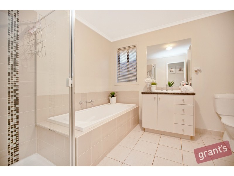 6 Tangelo Terrace, Pakenham VIC 3810