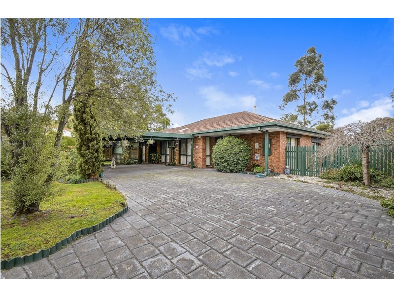 4 Gibb Court, Pakenham VIC 3810