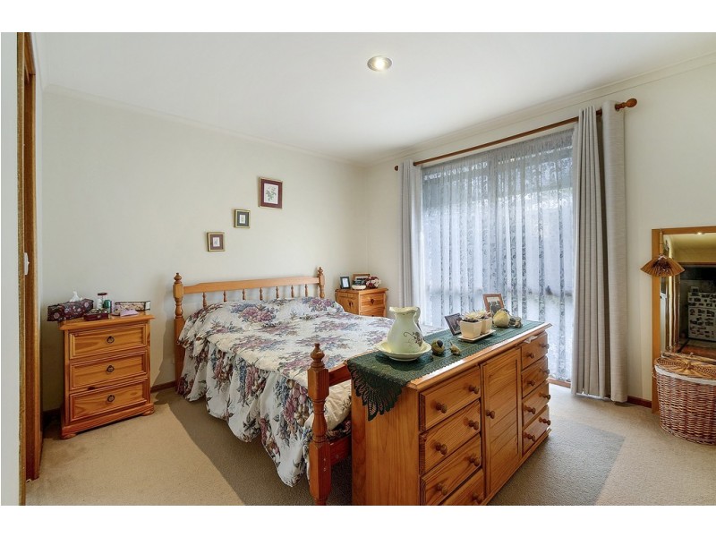 4 Gibb Court, Pakenham VIC 3810