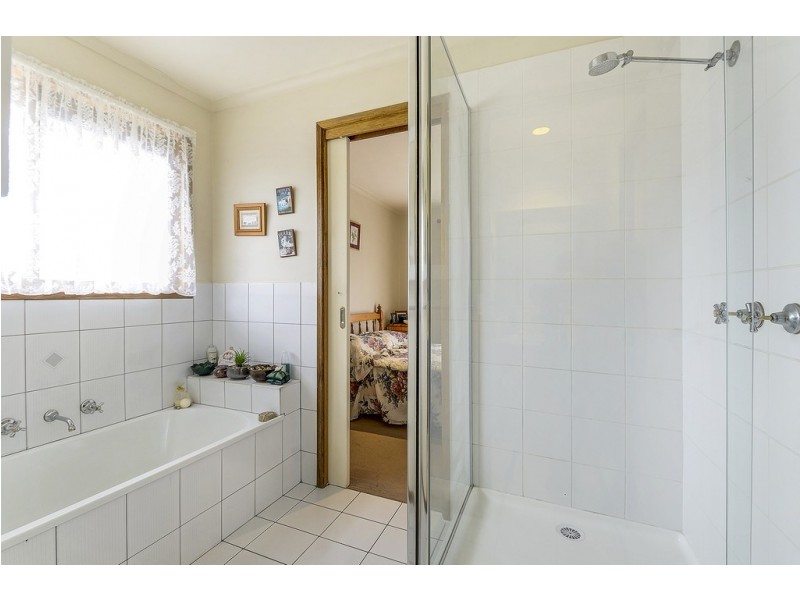 4 Gibb Court, Pakenham VIC 3810