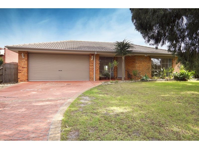 42 Thomas Place, Pakenham VIC 3810