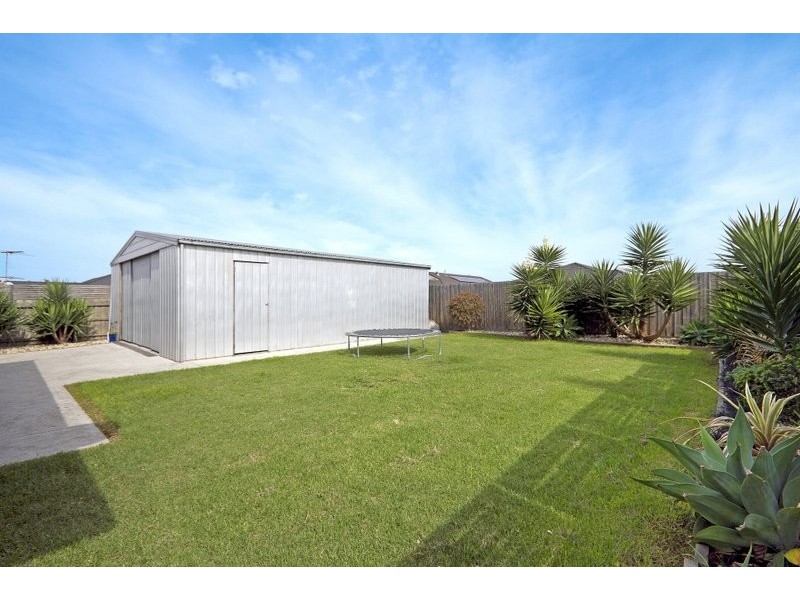 42 Thomas Place, Pakenham VIC 3810