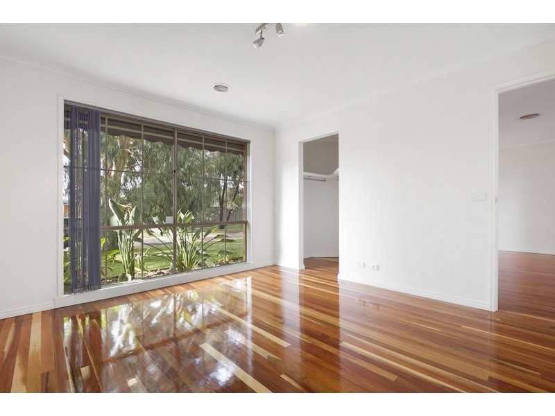 42 Thomas Place, Pakenham VIC 3810