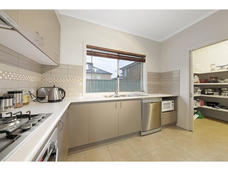 8 Day Lilly Court, Pakenham VIC 3810