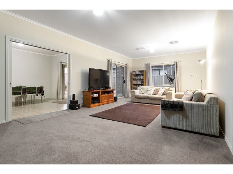 8 Day Lilly Court, Pakenham VIC 3810