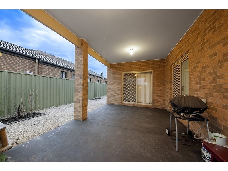 8 Day Lilly Court, Pakenham VIC 3810