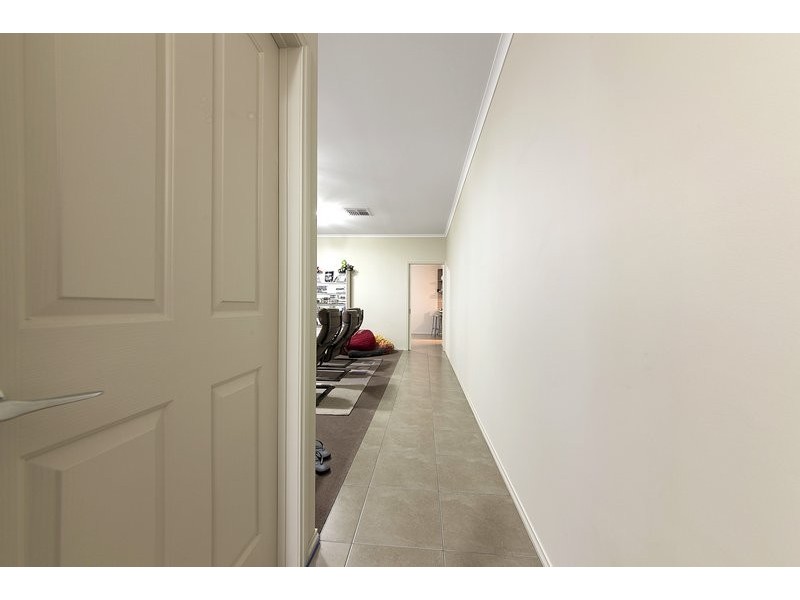 8 Day Lilly Court, Pakenham VIC 3810