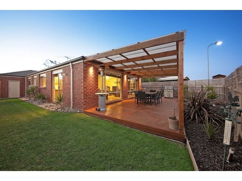 72 Manna Gum Drive, Pakenham VIC 3810