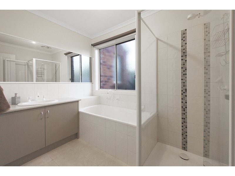 72 Manna Gum Drive, Pakenham VIC 3810