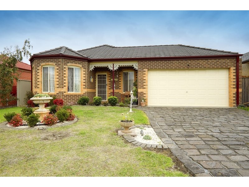 10 Clearwater Drive, Pakenham VIC 3810