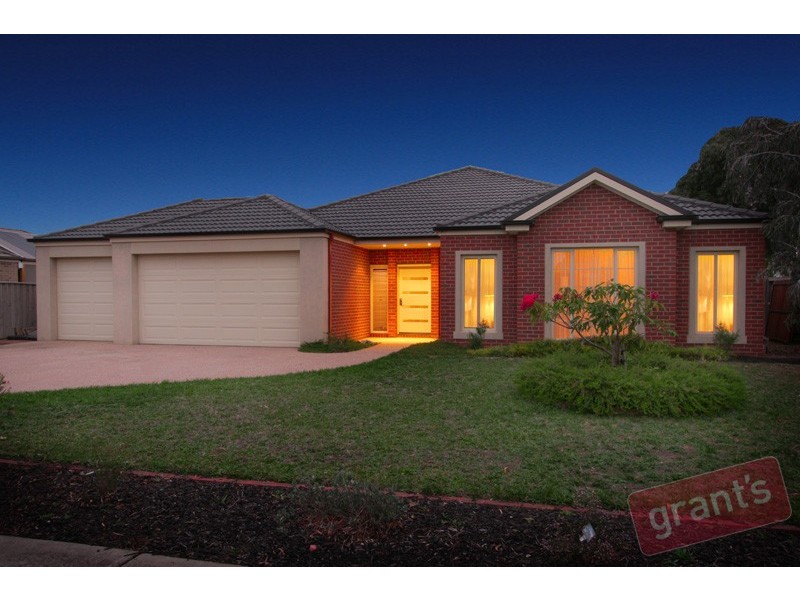 12 McAuley Avenue, Pakenham VIC 3810