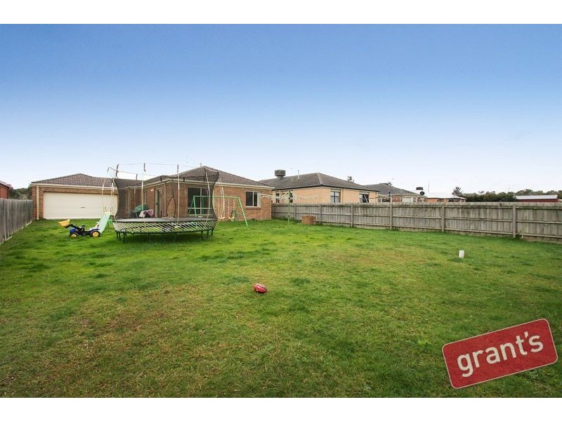 72 Dunbarton Drive, Pakenham VIC 3810